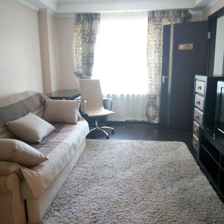 Квартира 2 Комн Рядом И-Т Амосова.Метро Олимпийская 3 Остановки Kiev Exterior foto